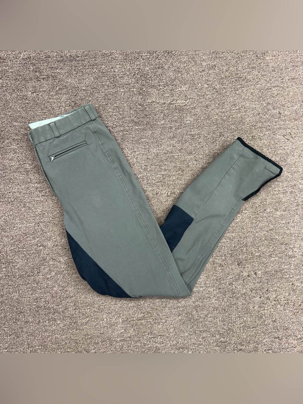 Women’s Size 28L Grey Pikeur Full Seat Horseback Riding Breeches. Good Condition